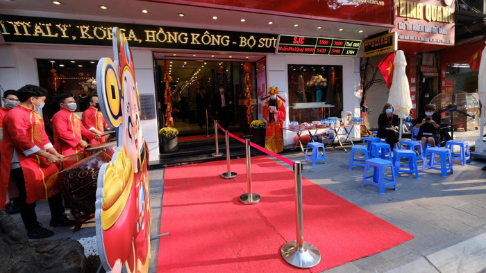 Khung cảnh mua hàng không còn đông đúc, náo nhiệt như mọi năm. 