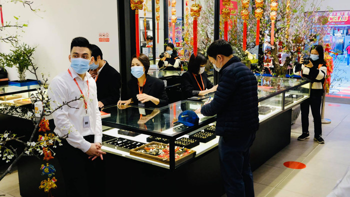 Chùm ảnh: Khung cảnh vắng vẻ, ảm đạm trong ngày vía Thần Tài năm nay Ảnh 10