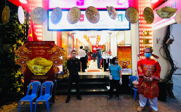 Chùm ảnh: Khung cảnh vắng vẻ, ảm đạm trong ngày vía Thần Tài năm nay Ảnh 3