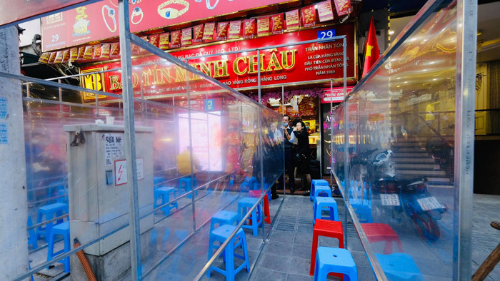 Chùm ảnh: Khung cảnh vắng vẻ, ảm đạm trong ngày vía Thần Tài năm nay Ảnh 5