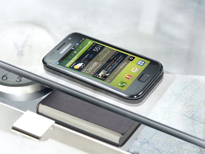 Samsung Galaxy S thế hệ đầu tiên. (Ảnh: Engadget)