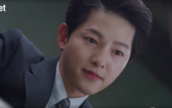 Vincenzo lên sóng, Song Jong Ki cãi nhau với chó được khen tới tấp, còn tình mới của chàng bị chê làm lố Ảnh 2