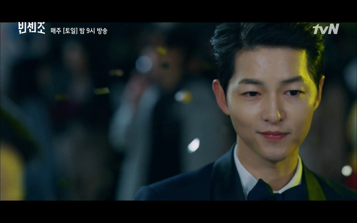 Phim 'Vincenzo' tập 1-2: Song Joong Ki trổ tài lươn lẹo để chiếm đoạt 15 tấn vàng? Ảnh 32