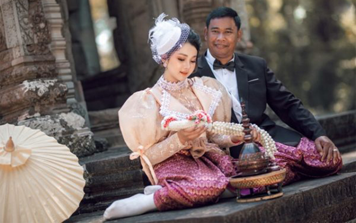 Lại thêm một câu chuyện 'đũa lệch' gây tranh cãi, chú rể đã 52 mà cô dâu chỉ mới 19 tuổi Ảnh 2