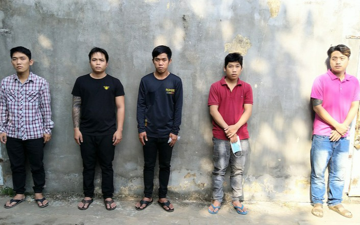 Bắt giữ 5 đối tượng chống người thi hành công vụ để giật lại hàng lậu Ảnh 2