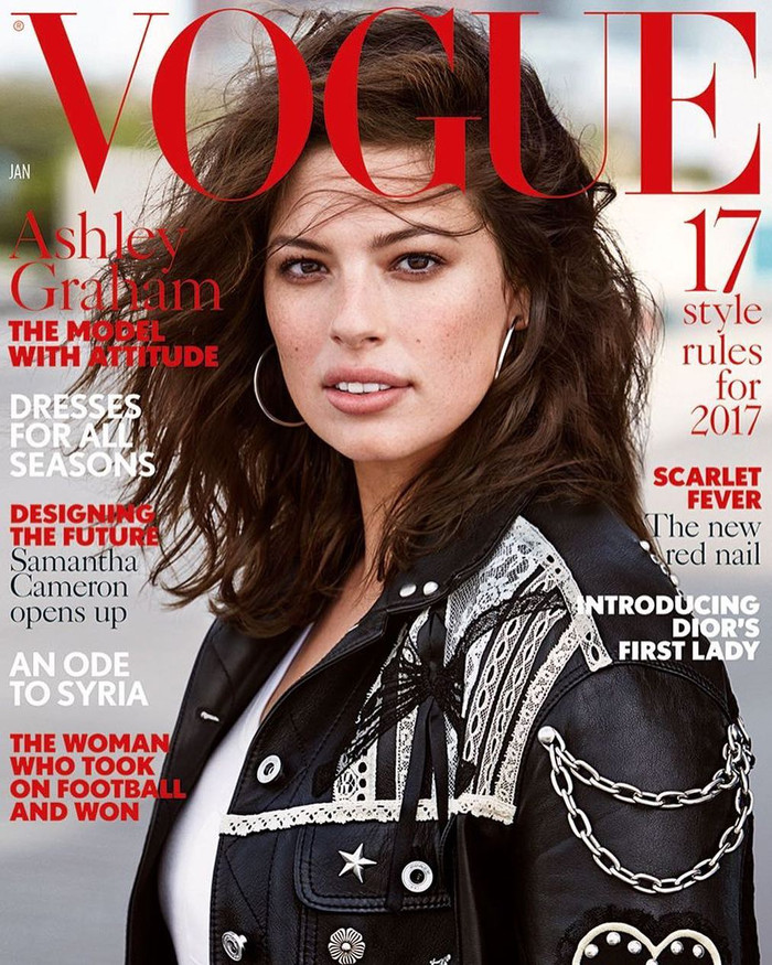 Người đẹp tóc nâu thể hiện sự sang trọng sắc sảo trên bìa tạp chí Vogue của Anh ấn bản tháng 1 năm 2017, trong trang phục Coach.