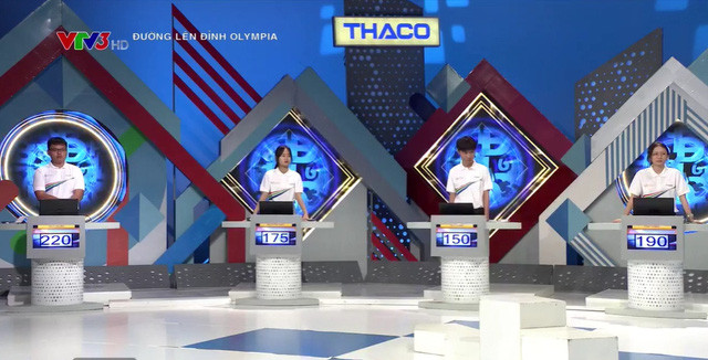 Các thí sinh bám sát nhau ở từng câu hỏi tạo nên những cuộc rượt đuổi vô cùng hấp dẫn