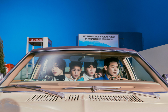 SHINee với mong muốn làm rõ thông điệp đừng đánh giá, nhận xét về SHINee bằng những cái nhìn, suy nghĩ rập khuôn thông qua album lần này.