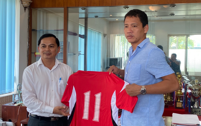 CLB Long An chính thức kí hợp đồng 1 năm với Anh Đức Ảnh 2