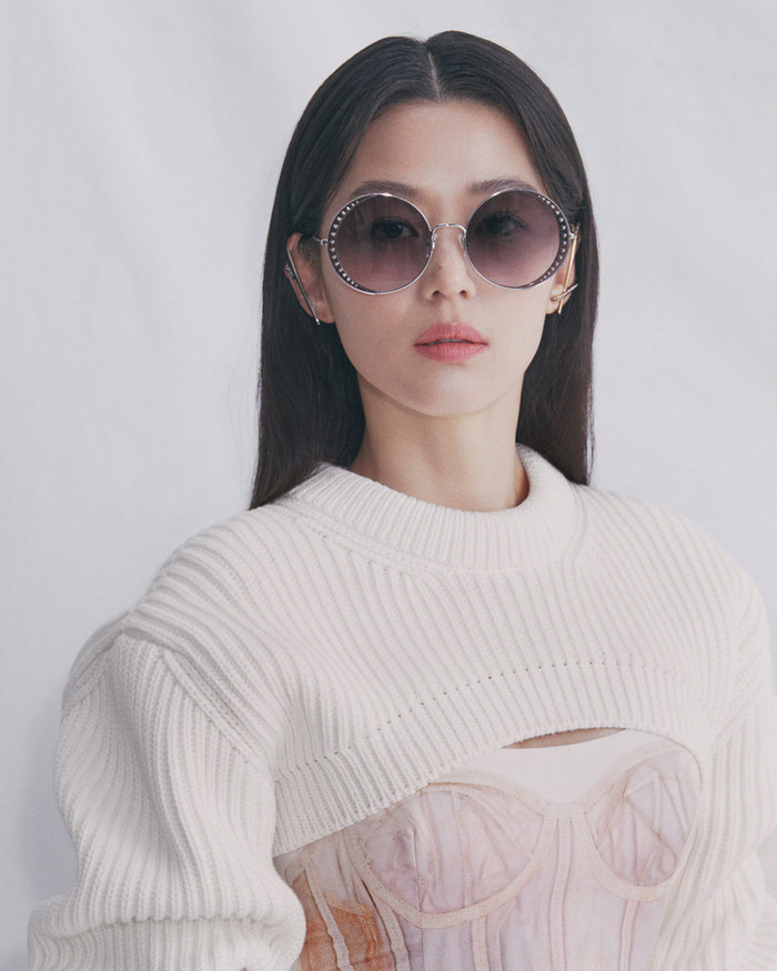 Với các items trông kén người mặc mà 'mợ chảnh' hàng đầu xứ Hàn vẫn chinh phục dễ dàng