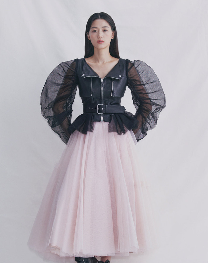 Nhan sắc của Jeon Ji Huyn vẫn rất lạ và đẹp không bị một màu hay nhầm bất cứ ai 