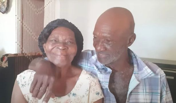 Gia đình hai bên đều ủng hộ và chúc phúc cho cặp đôi này. 