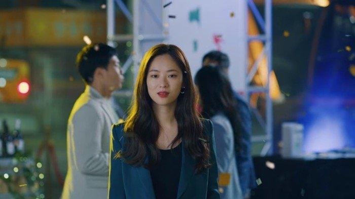 'Vincenzo': Jeon Yeo Bin đã có dấu hiệu 'say nắng' với luật sư mafia Song Jong Ki Ảnh 13