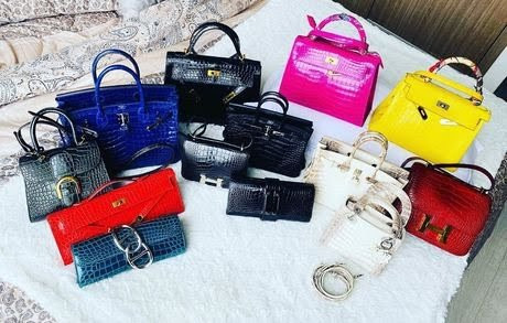 Bức ảnh khoe 13 siêu phẩm túi xách, giá trị bằng mấy căn biệt thự, vài chiếc xế hộp... 