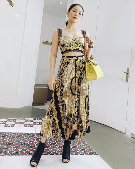 Điểm khác biệt của chiếc túi đắt giá này là về màu sắc, chất liệu. 