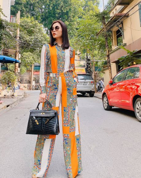 Một item khác mà không chỉ Lệ Quyên mà còn nhiều sao Việt khác cũng chi tiền trăm triệu là các kiểu màu túi Hermes. 