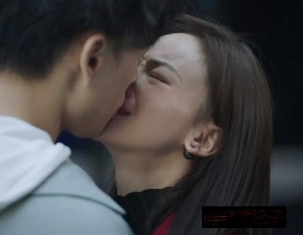 'Bản sao' của Angelababy bị chê diễn xuất kém, cảnh hôn và khóc đóng mãi không đạt Ảnh 7