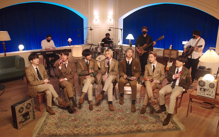 Giàu có như BTS nhưng các thành viên lại rủ nhau tự nhuộm tóc để...tiết kiệm tiền? Ảnh 2