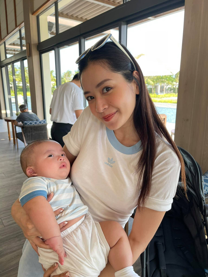 Dương Khắc Linh khuyên Chi Pu 'đẻ liền': Hôm trước bế con Hà Hồ, nay hí hửng ẵm cặp hoàng tử song sinh Ảnh 2