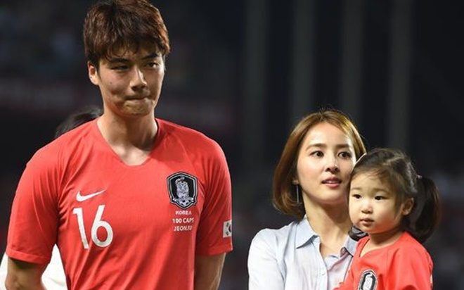Cầu thủ nổi tiếng Ki Sung Yeung bị nghi ép đàn em quan hệ đồng tính: Chồng trẻ diễn viên Han Hye Jin! Ảnh 2