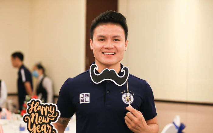 Quang Hải bất ngờ đăng trạng thái đầy ẩn ý, dân mạng nghi vấn nam cầu thủ đã có 'tình mới' Ảnh 2