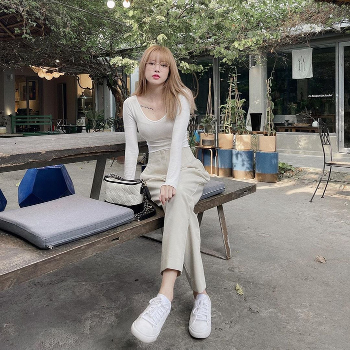 Thiều Bảo Trâm khiến fan 'điên đảo' vì mặc kín đáo vẫn khoe trọn eo thon, vòng 1 căng đầy gợi cảm Ảnh 4