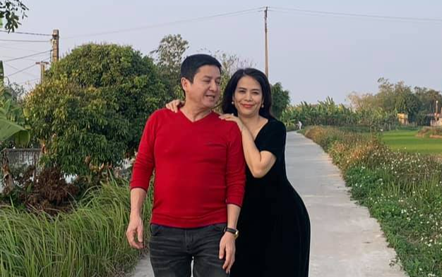 NSƯT Chí Trung 'làm nền' cho bạn gái khi về quê ra mắt Ảnh 2