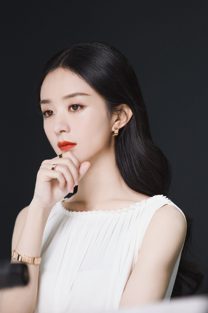 Chắc có lẽ nữ diễn viên hợp với tone makeup ngọt ngào, đằm thắm hơn so với tone makeup đậm đà 