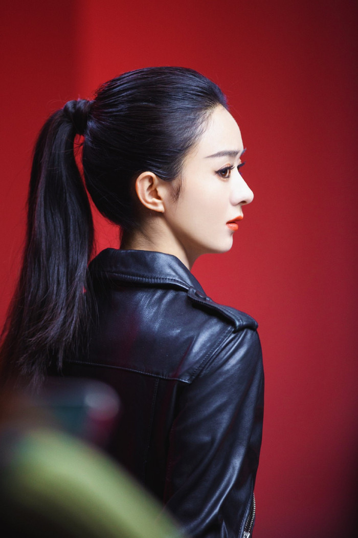 Góc nghiêng hoàn hảo cùng mũi cao và đôi mắt to tròn của nữ diễn viên 'Hữu Phỉ'