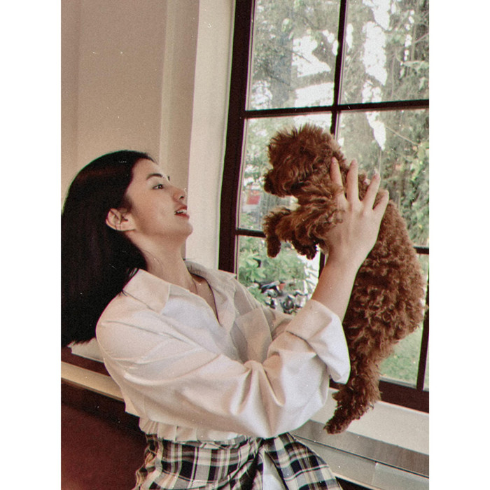 Đăng ảnh khoe nhan sắc xinh đẹp, 'tình tin đồn' của chồng cũ Lệ Quyên bị soi chỉnh ảnh quá đà