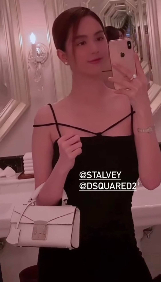 Ngọc Trinh xinh đẹp nhưng đến muộn trong buổi tiệc với hội bạn.