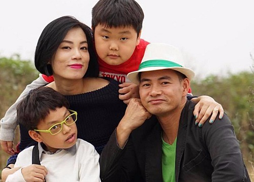 Hiện nay, Hồng Nhung và Xuân Bắc đã có chung với nhau 3 cậu con trai đáng yêu, kháu khỉnh.