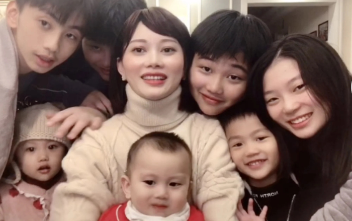 Người phụ nữ nộp phạt 3,6 tỷ đồng để đẻ 7 con vì sợ cô đơn Ảnh 2