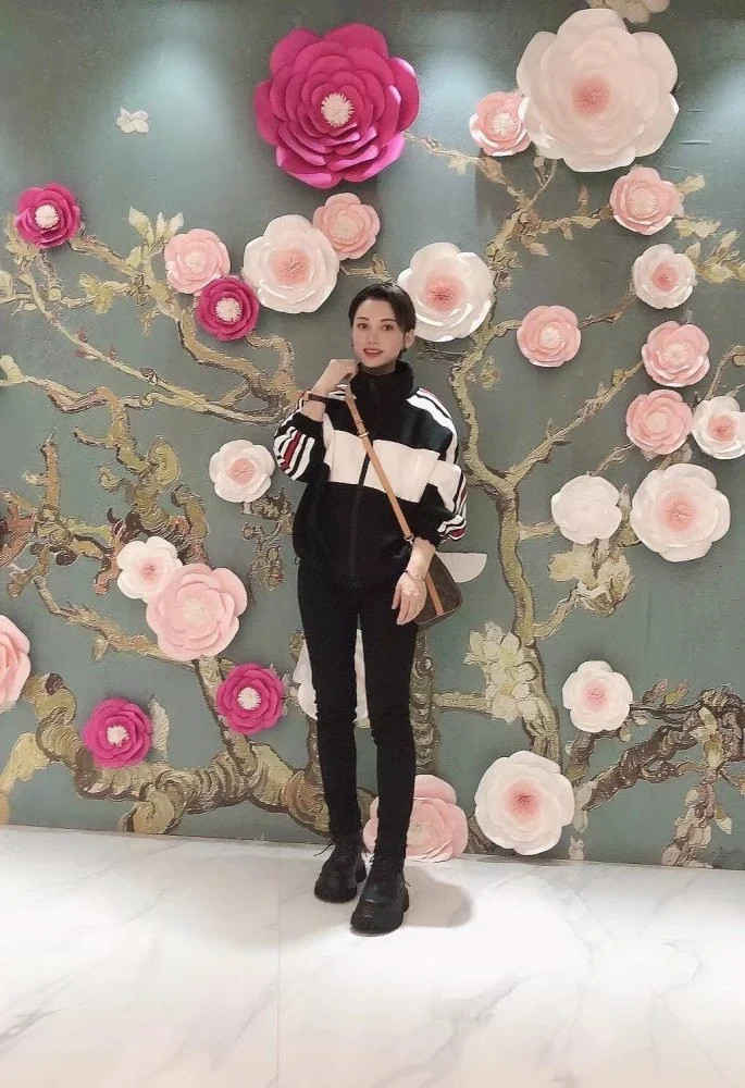 Zhang vẫn giữ được vóc dáng khó tin dù sinh 7 đứa con.