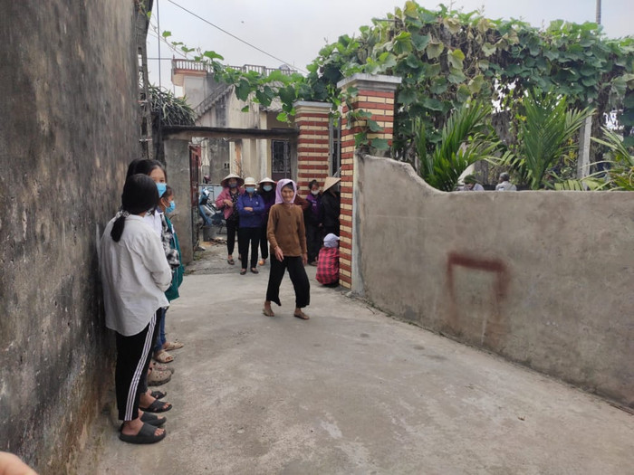 Đám tang thiếu nữ 16 tuổi bị bạn trai sát hại tại nhà: Người mẹ khóc ngất gọi tên con trong vô vọng Ảnh 1