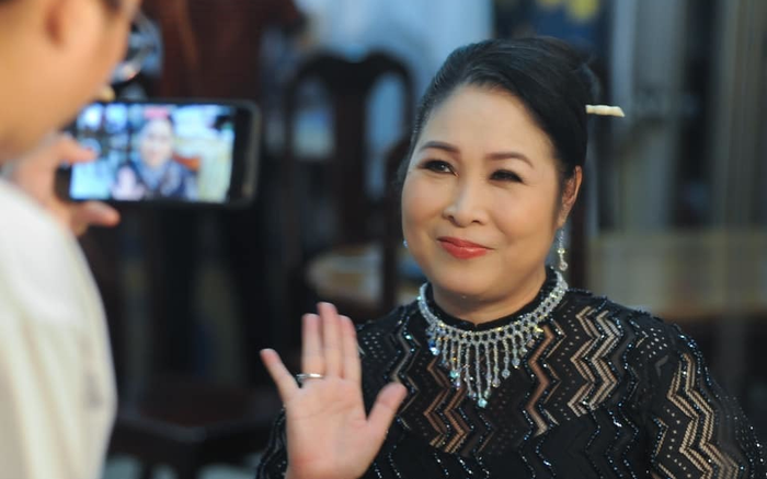 NSND Hồng Vân phủ nhận thông tin đóng cửa sân khấu sau 21 năm hoạt động Ảnh 2