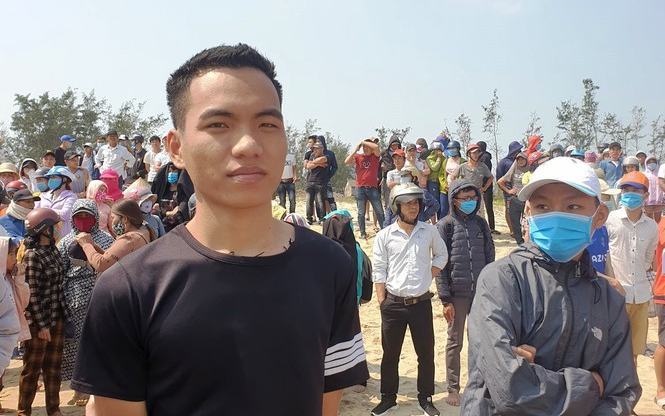 Nam thanh niên 20 tuổi lao ra vùng biển xoáy cứu sống 3 em học sinh đuối nước Ảnh 2