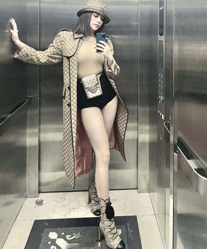 Vóc dáng của bà mẹ ba con bất chấp mọi kiểu trang phục kén dáng