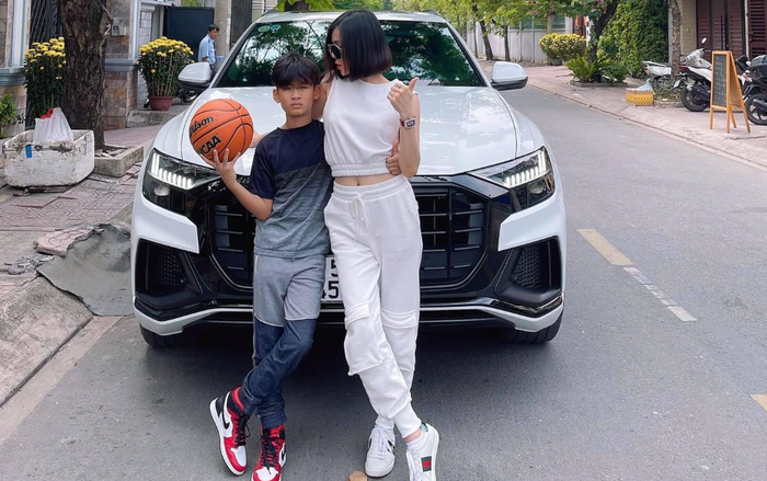 Cuộc sống chuẩn rich kid của quý tử nhà Lệ Quyên: Bảnh bao mặc đồ hiệu, đi xe sang tạo dáng cực ngầu Ảnh 2