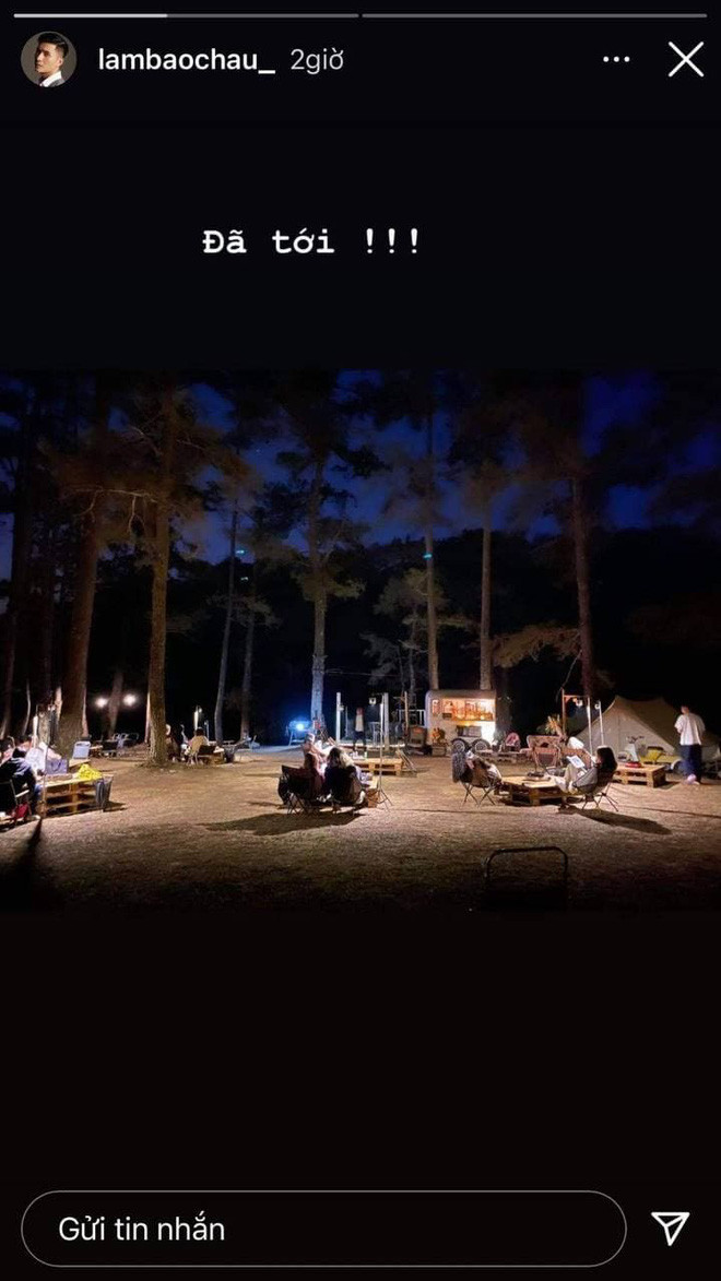 Và Lâm Bảo Châu cũng check in cùng thời điểm, vị trí, cho thấy hai người đang có một chuyến du lịch vui vẻ, hạnh phúc. 