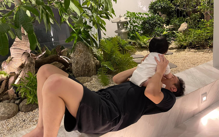 Đàm Thu Trang chia sẻ khoảnh khắc cực đáng yêu của Cường Đô La và con gái, chuẩn ông bố 'nghiện con' Ảnh 2