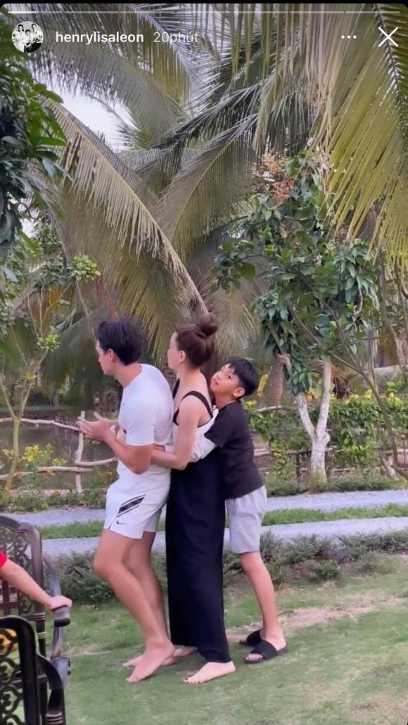 Kim Lý, có vẻ rất 'phiêu', anh liên tục thể hiện gương mặt cùng các động tác thú vị. 