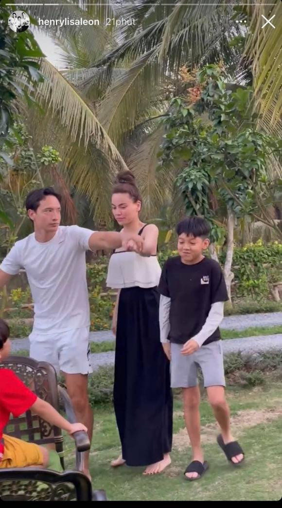 Tuy nhiên, cuối cùng cậu bé cũng phải bỏ cuộc, để lại Kim Lý và Hà Hồ.