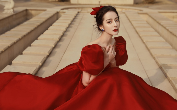 Ảnh chưa photoshop của Địch Lệ Nhiệt Ba có thành công 'dẹp loạn' anti-fan không? Ảnh 2