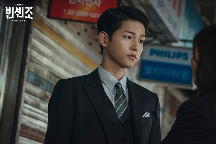 'Vincenzo': Ngoài Song Joong Ki , 'tình mới' Jeon Yeo Bin có gì hay ho? Ảnh 1