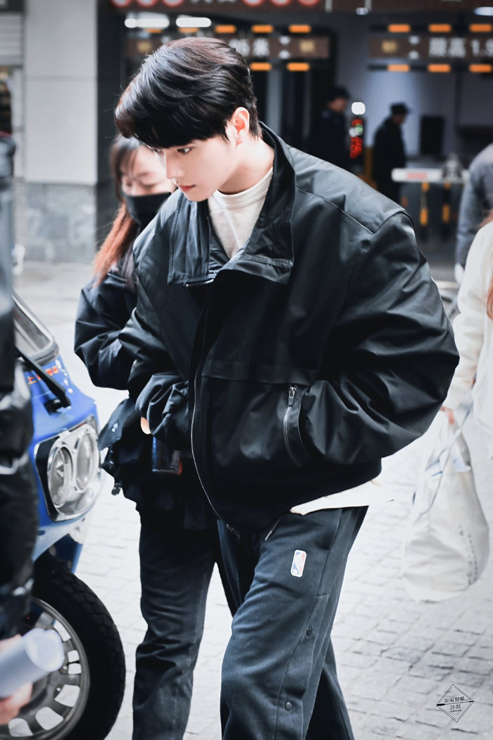 Hứa Khải để lộ gương mặt hốc hác, sụt cân là vô tình hay cố ý chiều lòng fan vì quá đẹp trai? Ảnh 4