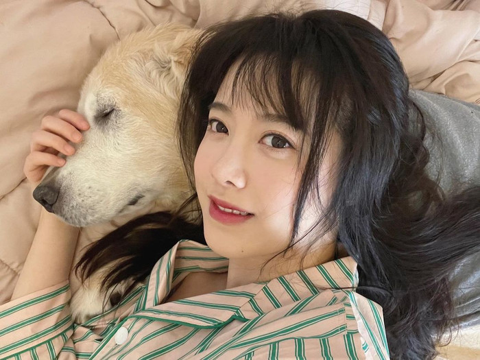 'Vợ chồng' Goo Hye Sun - Ahn Jae Hyun đọ sắc trên MXH: Trẻ đẹp hết phần thiên hạ! Ảnh 1