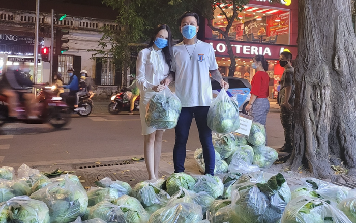 Tuấn Hưng cùng bà xã tiếp tục giải cứu nông sản vùng tâm dịch Hải Dương Ảnh 2