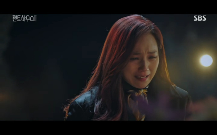 'Penthouse 2' tập 3: Bae Rona quỳ lạy để về phe 'cô giáo' Cheon Seo Jin, Ha Yoon Cheol cưỡng hôn vợ cũ Ảnh 11