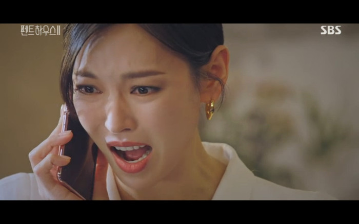 'Penthouse 2' tập 3: Bae Rona quỳ lạy để về phe 'cô giáo' Cheon Seo Jin, Ha Yoon Cheol cưỡng hôn vợ cũ Ảnh 21